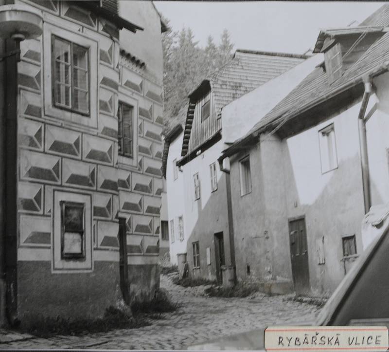 Český Krumlov v roce 1986. Rybářská ulice.