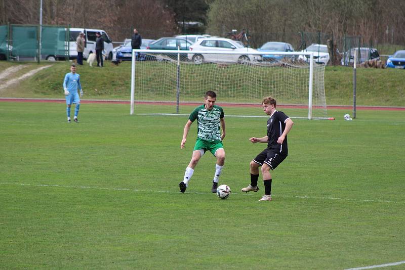 Fotbalová divize: Slavoj Český Krumlov - Tochovice 4:3 (2:1).