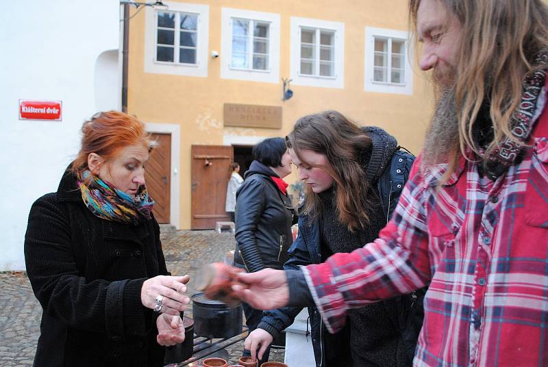 Na krumlovském Klášterním dvoře byl hrnčířský jarmark.