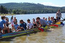 Lipno Sport Fest 2020 vyvrcholil závodem dračích lodí.