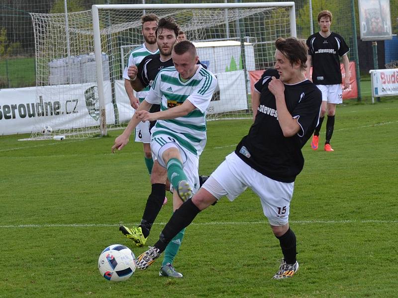 Divize (skupina A) - 21. kolo: Malše Roudné - FK Slavoj Český Krumlov (černé dresy) 0:0, na penalty 3:4.