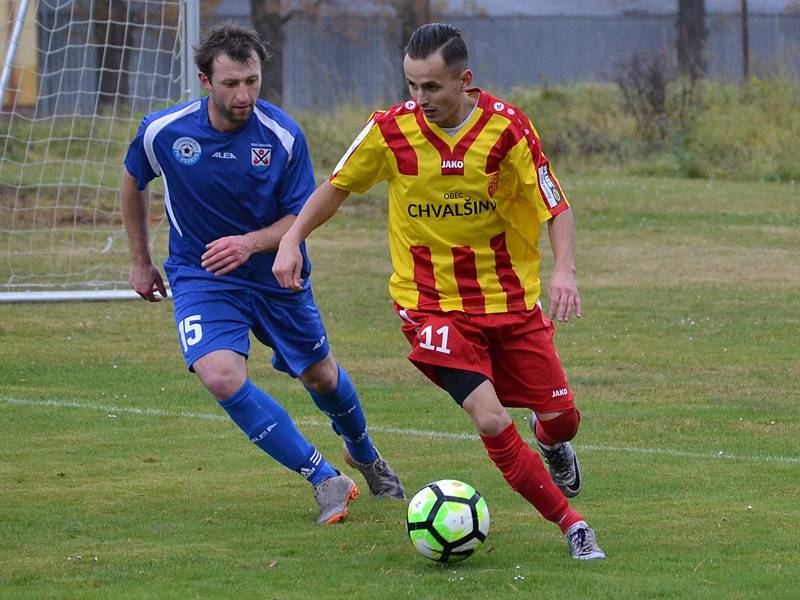 I.B třída (skupina A) - 14. kolo: Sokol Chvalšiny (červenožluté dresy) - Vltavan Loučovice 1:3 (1:3).