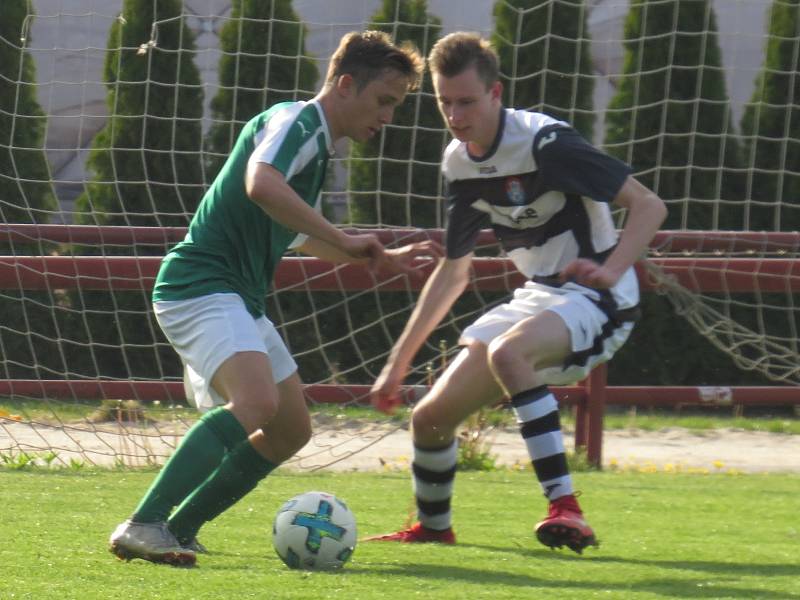 I. B třída (skupina A) – 22. kolo: FK Spartak Kaplice (bíločerné dresy) – TJ Malše Roudné B 8:0 (6:0).