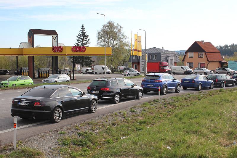 Hraniční přechod v Dolním Dvořišti v pondělí 27. 4. 2020 ráno.