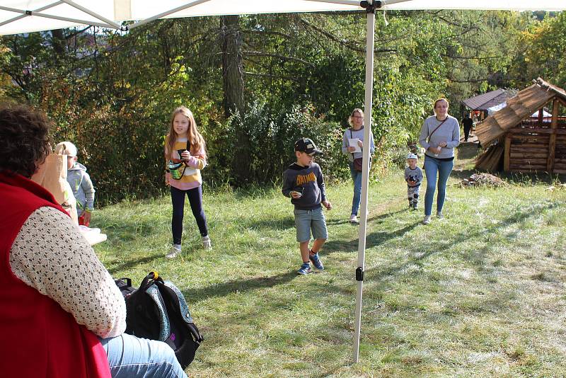 Pracovníci Domu dětí a mládeže v Prokešově zahradě připravili rozmanitá stanoviště s ekologickou tématikou.
