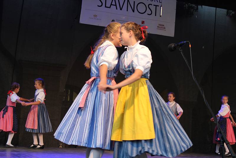 Mezinárodní folklórní festival uzavřela vystoupení domácích souborů Jitřenka a Růže.