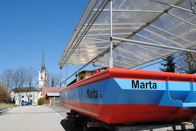 Z Frymburka do Frýdavy zatím převoz nejezdí, ani malá loď Marta, ani velký Hraničář.