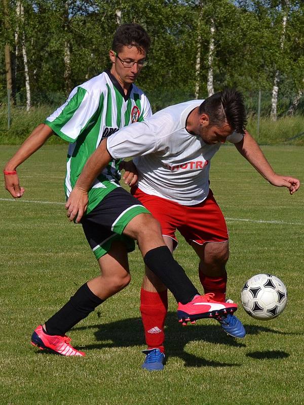 Okresní přebor muži - 22. kolo: Sokol Křemže (bílé dresy) - Hraničář Malonty 6:1 (2:0).