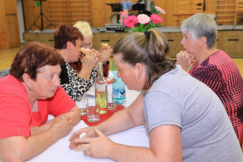 Den matek s kulturním programem a občerstvením připravila pro benešovské maminky obec.