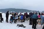 Tisíce lidí dorazily o víkendu zabruslit si na Lipno.