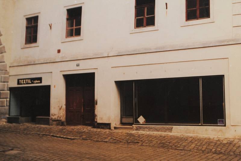 Český Krumlov v roce 1998. Latrán č. 55 - dům v majetku ČKRF.
