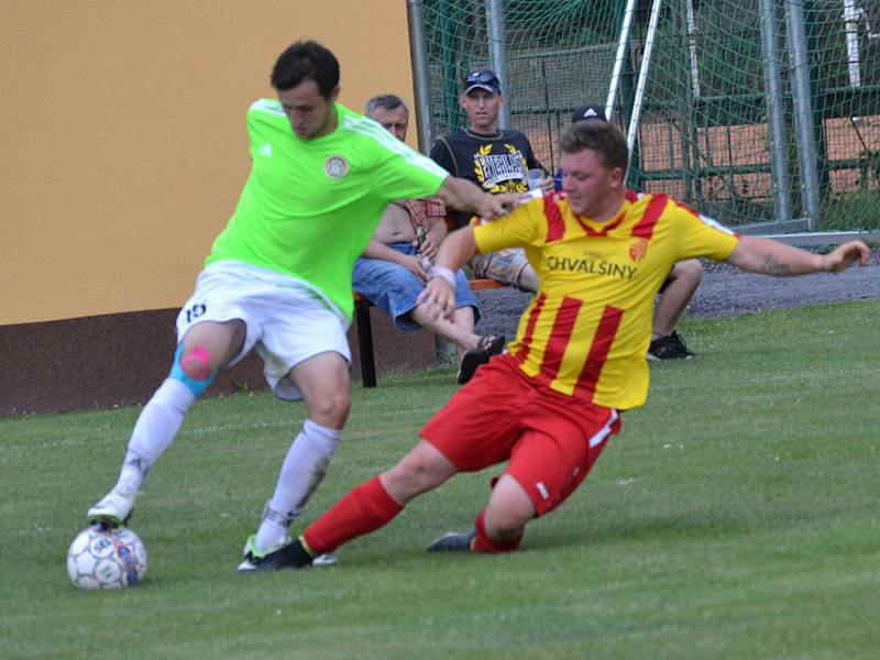 OP muži - 22. kolo: Sokol Chvalšiny (žlutočervené dresy) - Hraničář Malonty 4:5 (3:1).