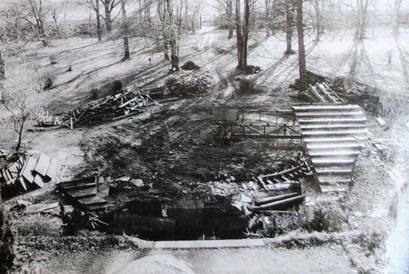 Český Krumlov v roce 1988. Rekonstrukce otáčivého hlediště.