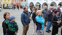 Demonstrace za odstoupení Marie Benešové se v Českém Krumlově účastnilo na osmdesát lidí.