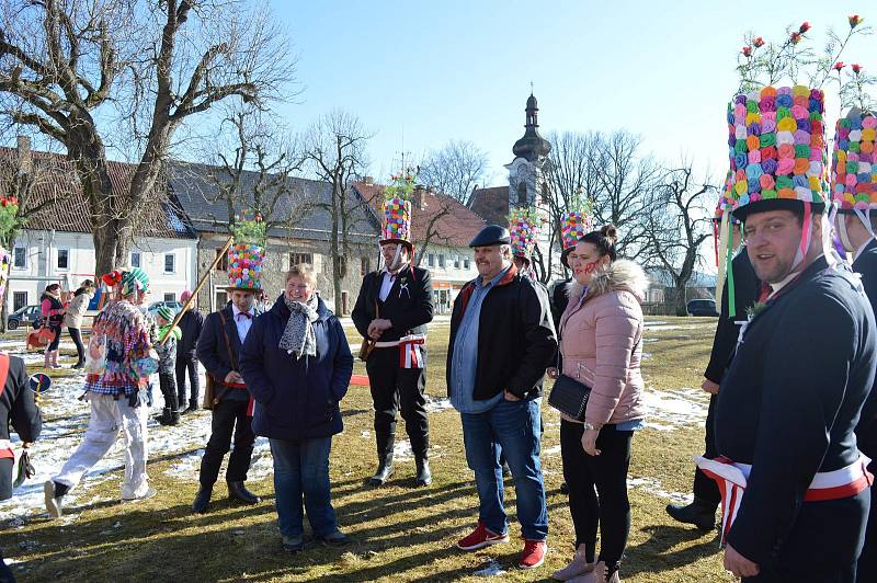 Masopustní průvod v Horním Dvořišti bavil sebe a okolí.