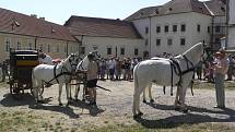 Historický poštovní dostavník vyrazil v sobotu z Vyššího Brodu do Bad Leonfeldenu.