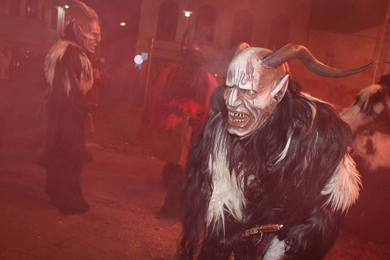 Krampus show v Kaplici si užívali diváci i účinkující.