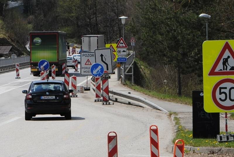 Most v Rájově na I/39 před Českým Krumlovem budou silničáři opravovat do 7. května.