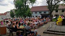 Kulturní léto u kašny nabízí program každou středu.