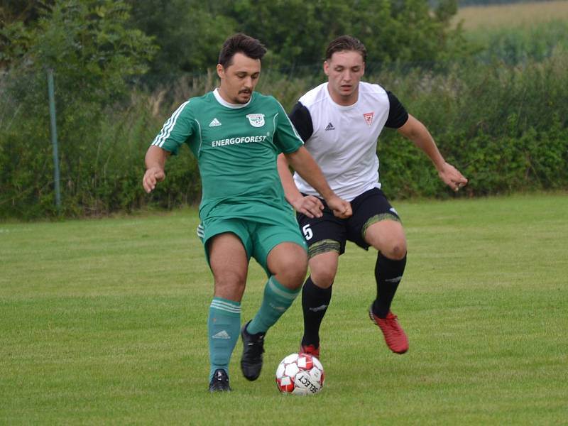 OP muži – 3. kolo (2. hrané): Sokol Křemže (bíločerné dresy) – FK Nová Ves / Brloh 0:0, na penalty 1:4.