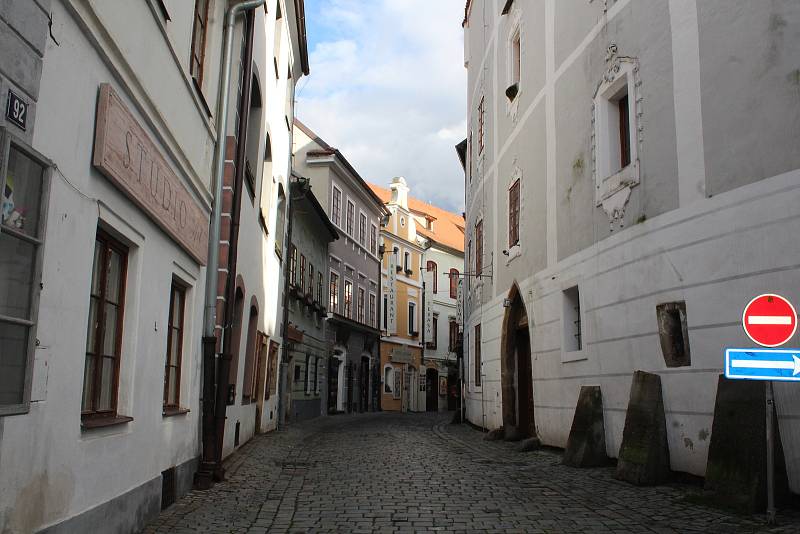 Český Krumlov a zámek už zase zejí neobvyklou prázdnotou.