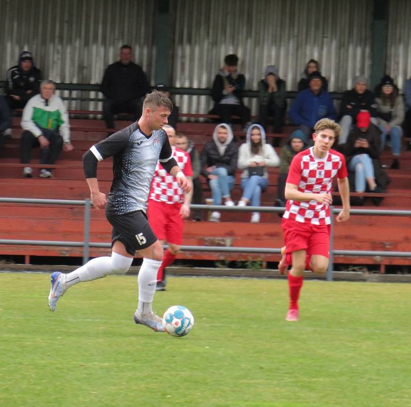 Fotbalová I.B třída: Spartak Kaplice B - Velešín 5:0 (2:0).