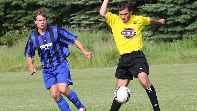 Fotbalové utkání skupiny A oblastní I. B třídy / Sokol Chvalšiny - TJ Smrčina Horní Planá 1:2 (0:1).