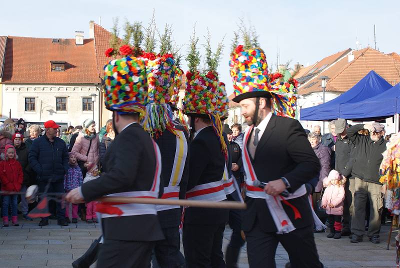 Masopustní muzika a vůně zabijačkových pochoutek se nesly kaplickým náměstím.