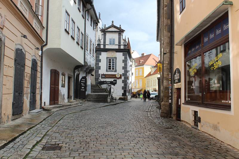 Český Krumlov a zámek už zase zejí neobvyklou prázdnotou.