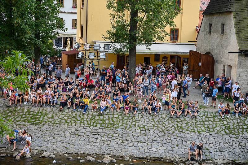 Spartakiádní průvod v Českém Krumlově a spartakiáda na zámku.