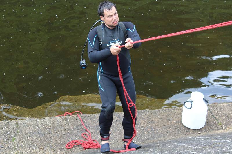 První ročník Aqua pílinku uspořádali členové Sportovního potápěčského klubu Kalmar ve Velešíně.