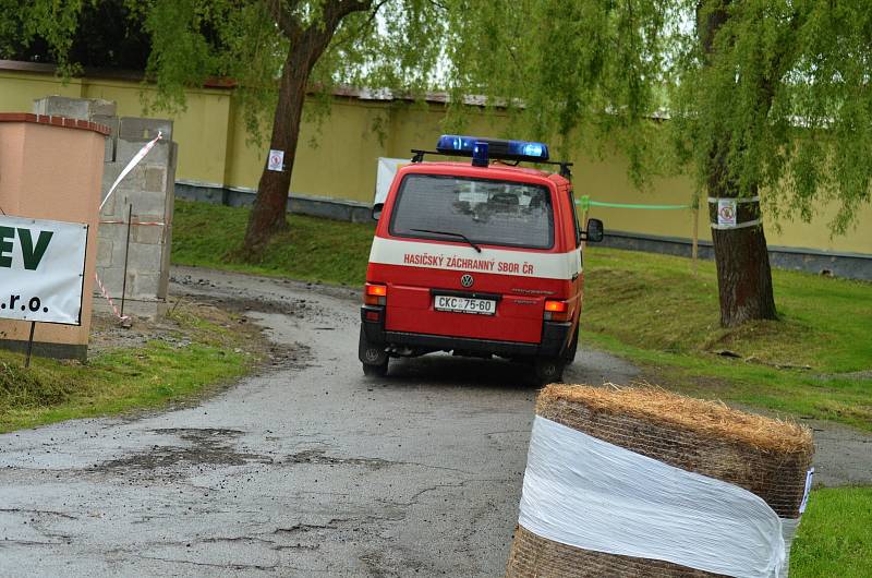 K nehodě v Přídolí přijeli i hasiči.