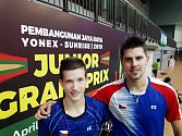 Krumlovští badmintonisté Tomáš Švejda a Jaromír Janáček i s trenérem Votavou absolvují v těchto dnech měsíční kemp v Indonésii.