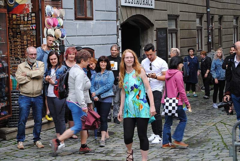 Soukenická žije! Český Krumlov slaví slunovrat.