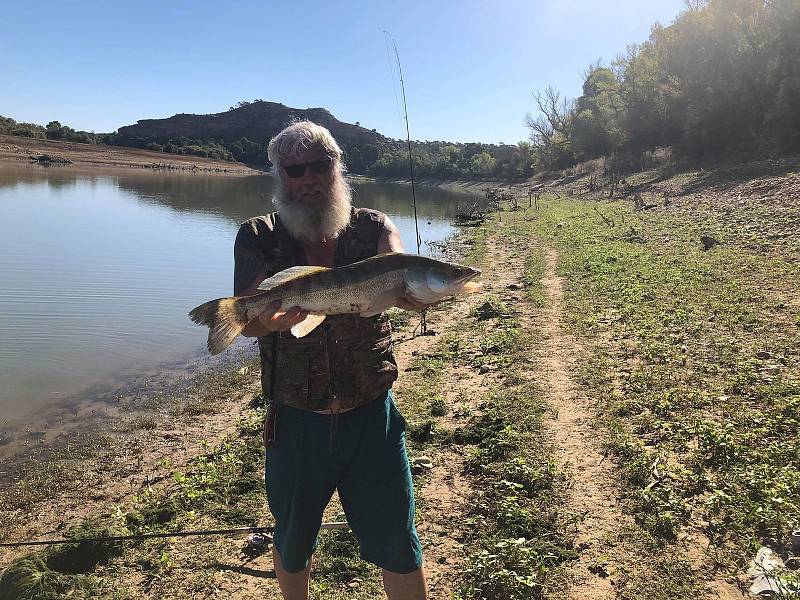 Martin Hladík z Větřní s partou vyrazil rybařit na řeku Ebro do Španělska.