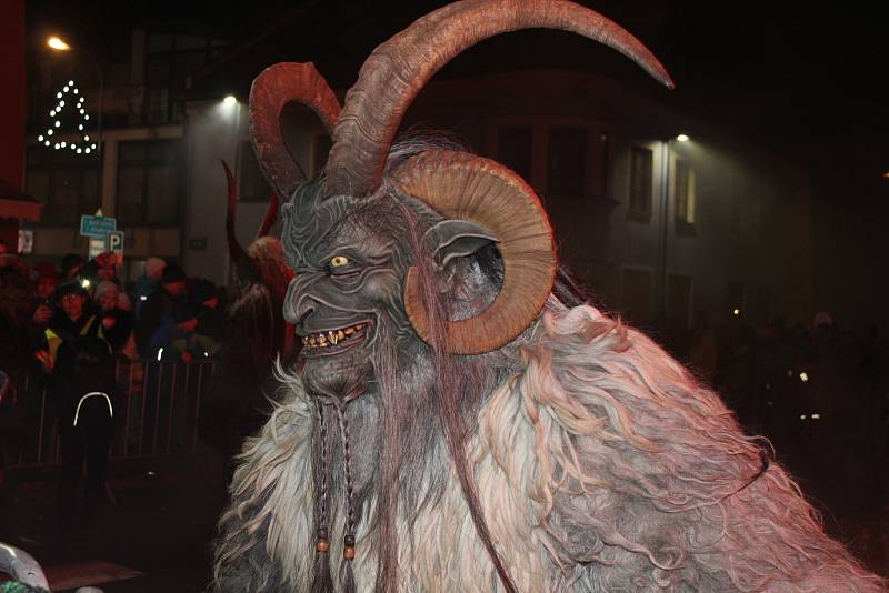 Diváci se během Krampus show Kaplice náramně dobře bavili.