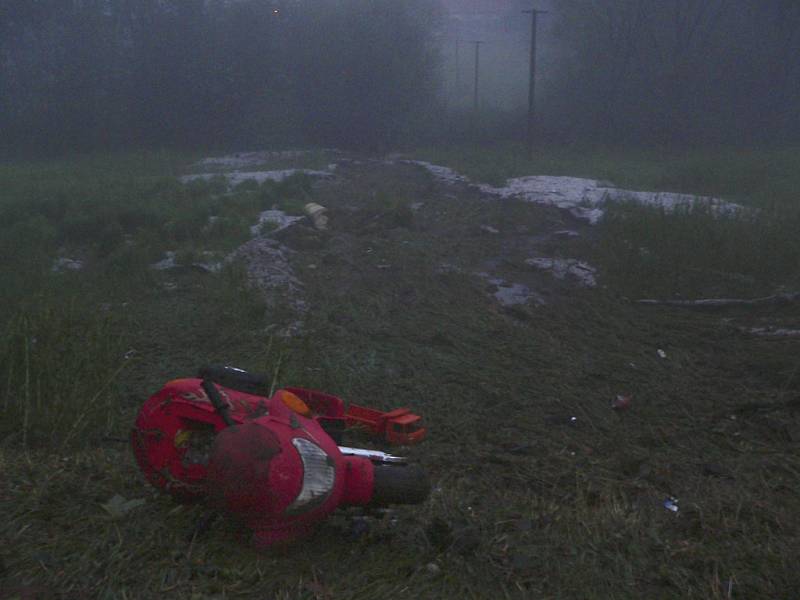 Masa krup s vodou se přehnala dvorem domu v Křenově Dvoře.