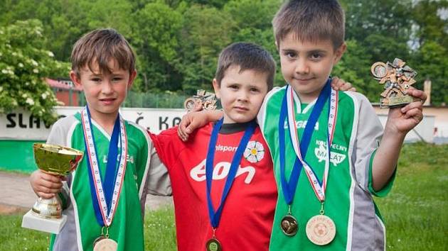 Trojlístek opor bronzového krumlovského týmu – zleva: nejlepší střelec celého turnaje Jiří Kůs, brankář Jiří Shrbený a nejlepší hráč Slavoje Marián Augustin.