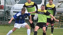 TJ Osek (zelenožluté dresy) – FK Slavoj Český Krumlov 3:3.