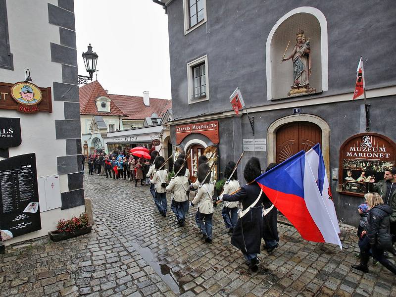 Schwarzenberská granátnická garda oslavila v Českém Krumlově 100 let od vyhlášení Československé republiky.