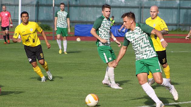 Fotbalisté Č. Krumlova (v zeleném z utkání s M. Lázněmi) prohráli v Sokolově 1:6.