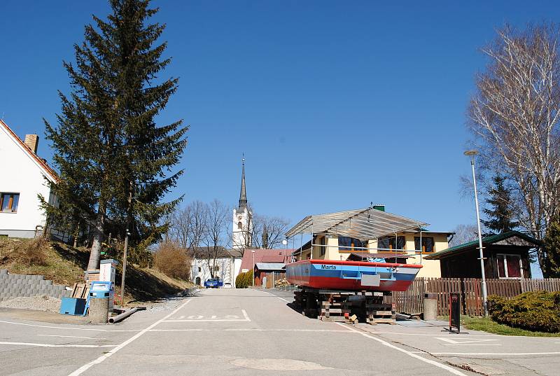 Z Frymburka do Frýdavy zatím převoz nejezdí, ani malá loď Marta, ani velký Hraničář.