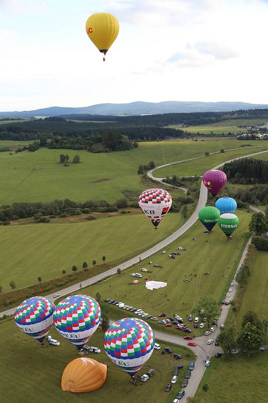 Balóny na Lipensku skýtaly, ale také umožňovaly atraktivní podívanou.