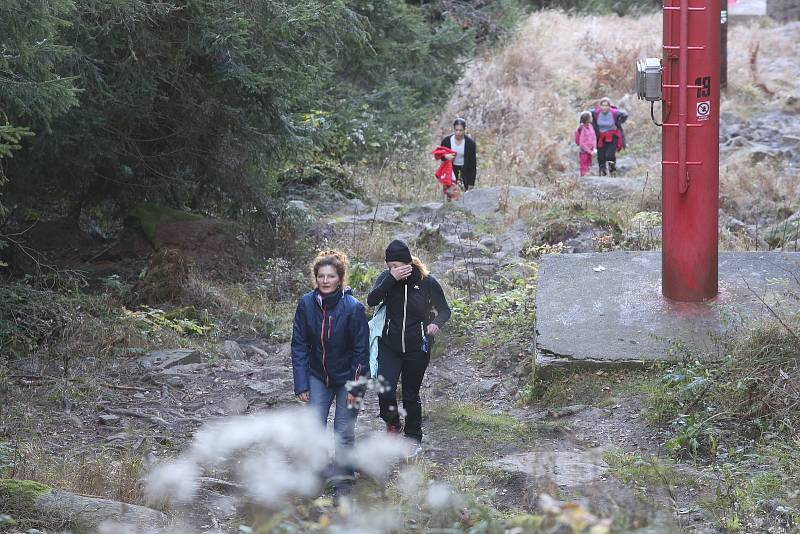 Můžete se vypravit na nejvyšší horu Blanského lesa v rámci akce Trousíme se na Kleť