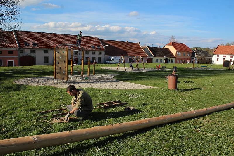 Stavba májky v Blansku.