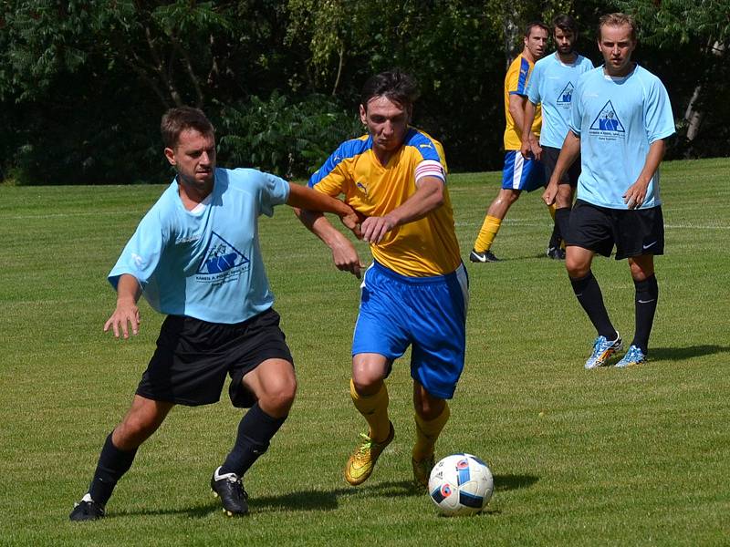 Oblastní I.B třída (skupina A) - 3. kolo (2. hrané): SK Zlatá Koruna (modré dresy) - Blesk Klikov 0:1 (0:1). 