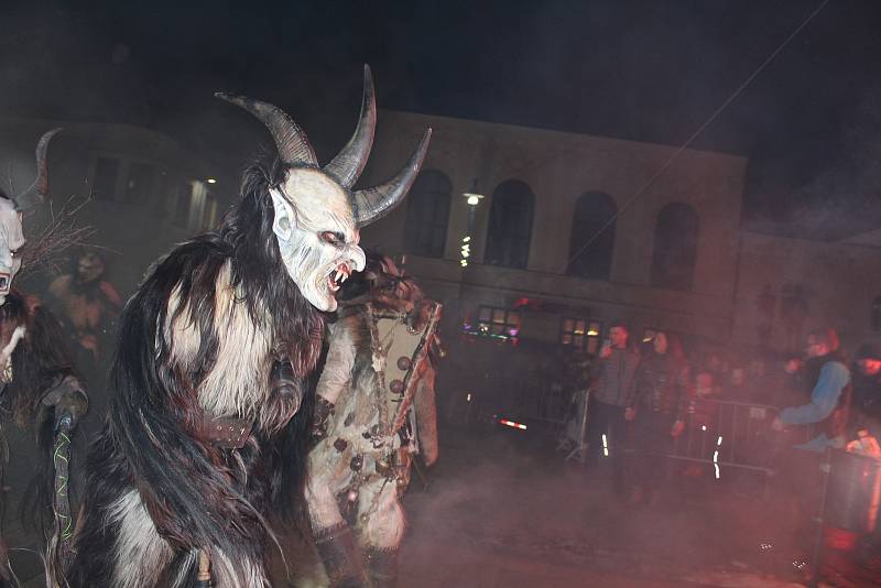 Diváci se během Krampus show Kaplice náramně dobře bavili.