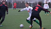 Hlubocká zimní liga - 2. kolo: FK Slavoj Český Krumlov (bílé dresy) - SK Čtyři Dvory 4:0 (2:0).