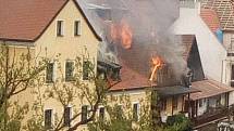 Takto zachytila začátek požáru dvou objektů z hotelu Růže Martina Ostrýžová.