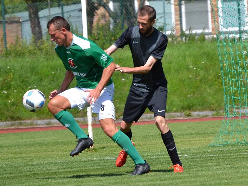 Fotbalová příprava: FK Slavoj Český Krumlov (zelené dresy) - TJ Olešník 1:2 (0:1).